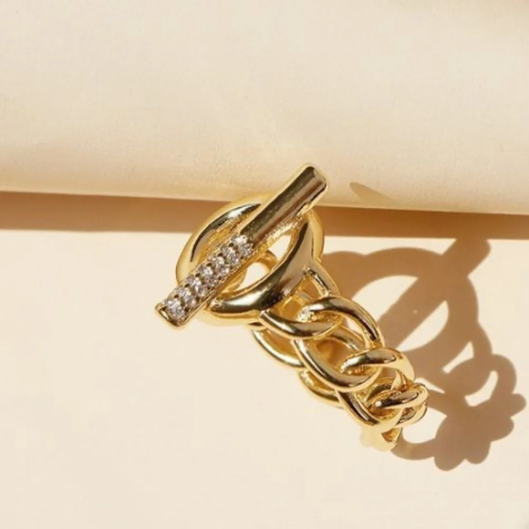 Ring‎ - Picture 2 of 3